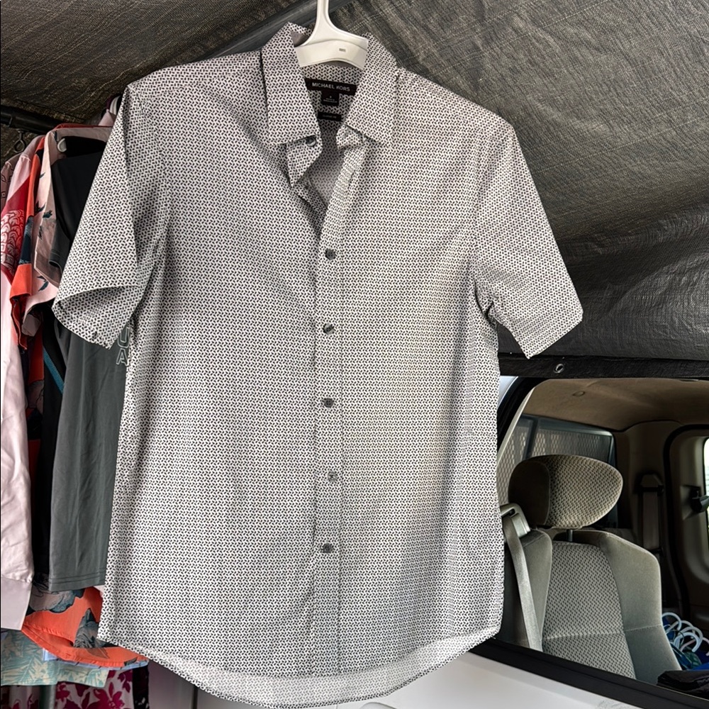 Men's Black and White Patterned Shirt